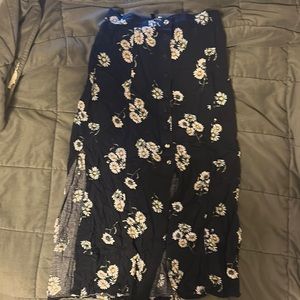 Size 0 super cute floral skirt with slit